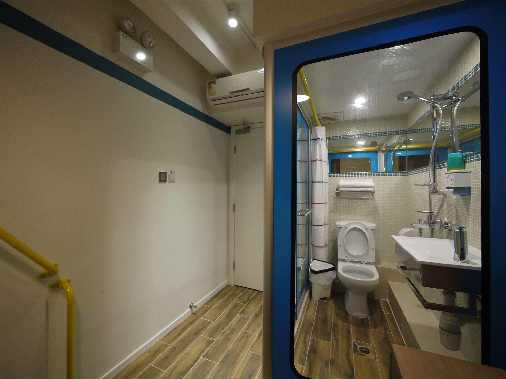 Panda'S Hostel - Hot Dog Bus Hong Kong Bagian luar foto